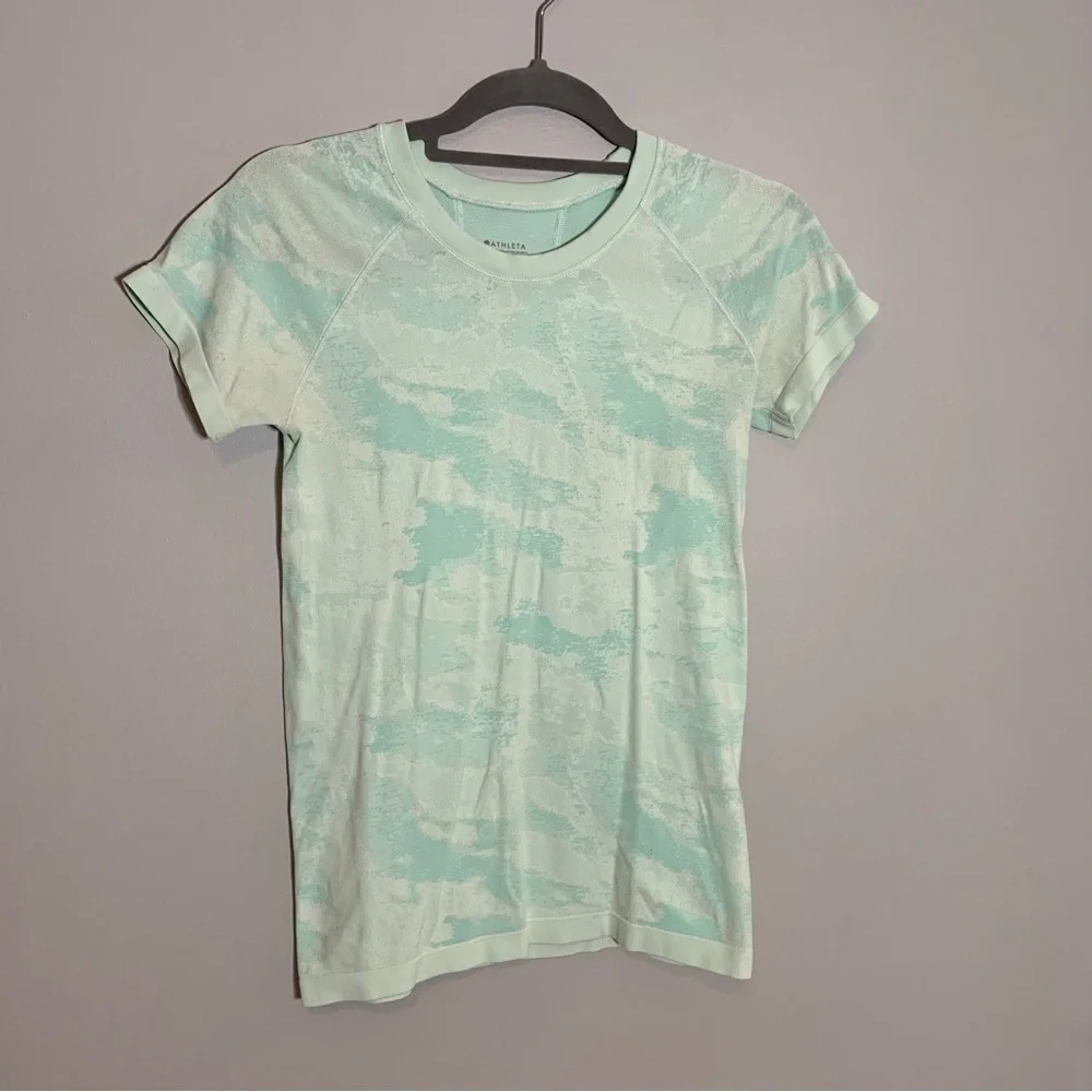 Athleta‎ Momentum Camo Tee Mint Green Seamless Short Sleeve Workout Shirt Small